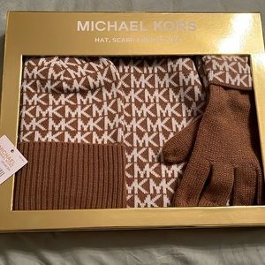 Michael kors hat, scarf and gloves set